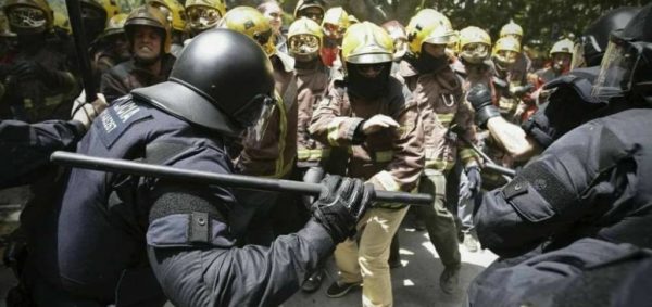 I protestanti spagnoli condannano l’uso della forza in Catalogna