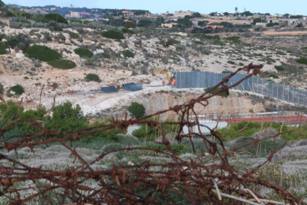 Gli ultimi giorni a Lampedusa. "Anche il molo è testimone"