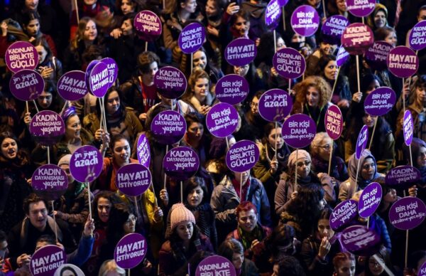 Turchia. Protesta delle donne: No al ritiro dalla Convenzione di Istanbul