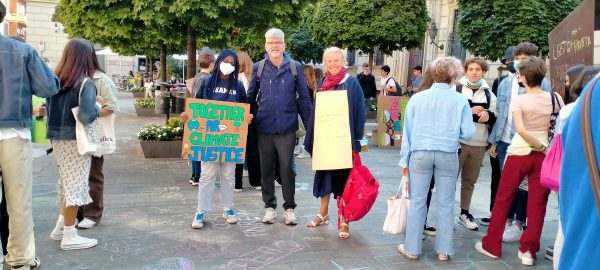Campagna metodista per il clima: Flashmob in chiesa e in piazza. FOTO